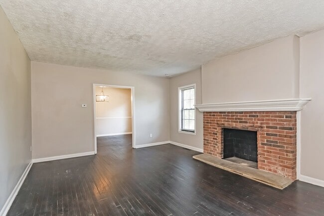 Building Photo - 297 E Melford Ave