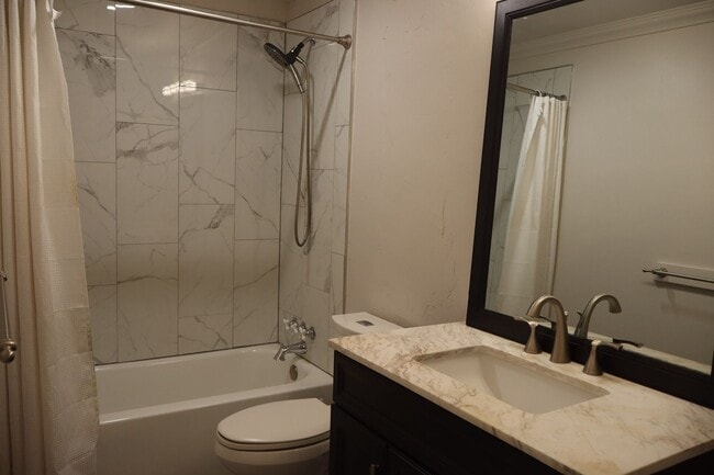 Building Photo - Cozy 1 Bedroom Apartment in Heart of Fort ...
