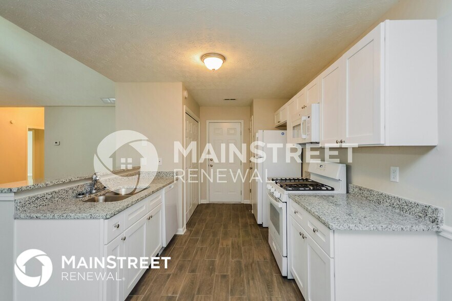 Building Photo - 851 Sweetwater Way