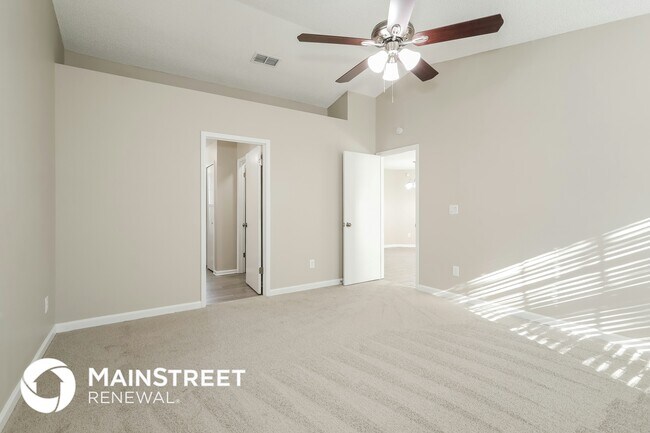 Building Photo - 7005 Huntington Woods Cir E