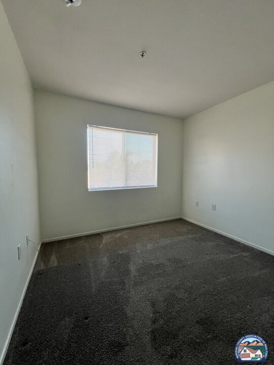 Building Photo - 1160 Rosas St