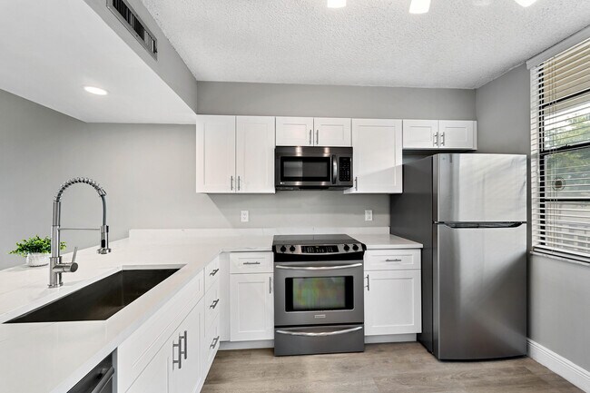 Building Photo - 3636 Whitehall Dr