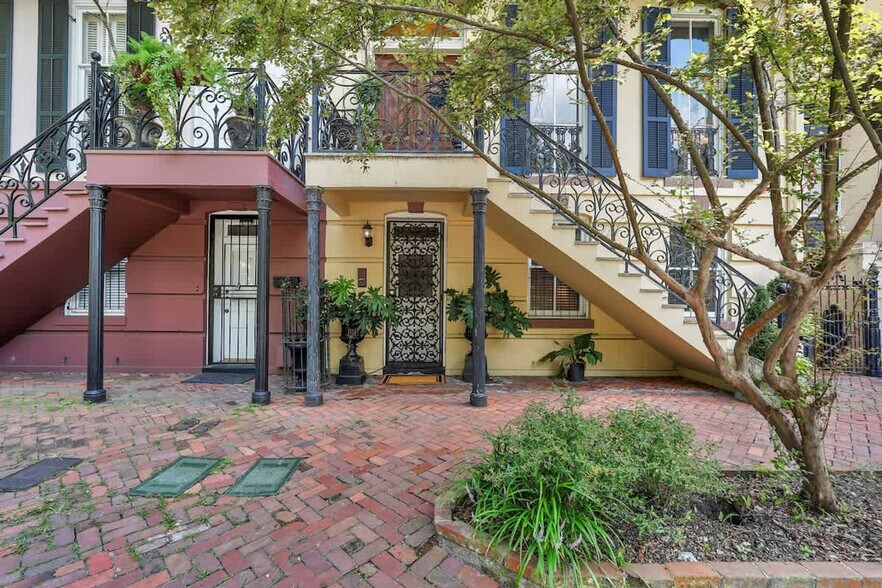 Building Photo - 9 W Gordon St