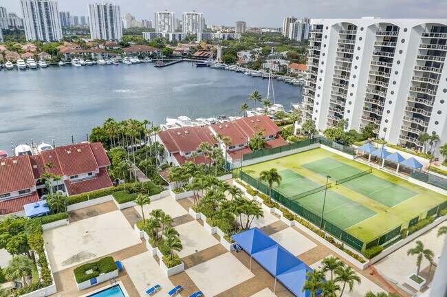 Building Photo - 3640 Yacht Club Dr