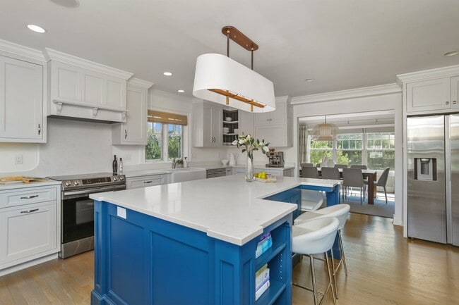 Building Photo - 1810 Fairfield Beach Rd