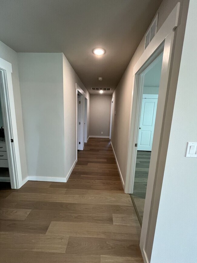 Building Photo - BRAND NEW DUPLEX!