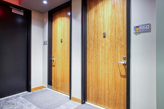 Building Photo - 208 W Portland St