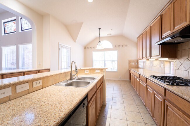 Building Photo - 2910 Sandleigh Dr