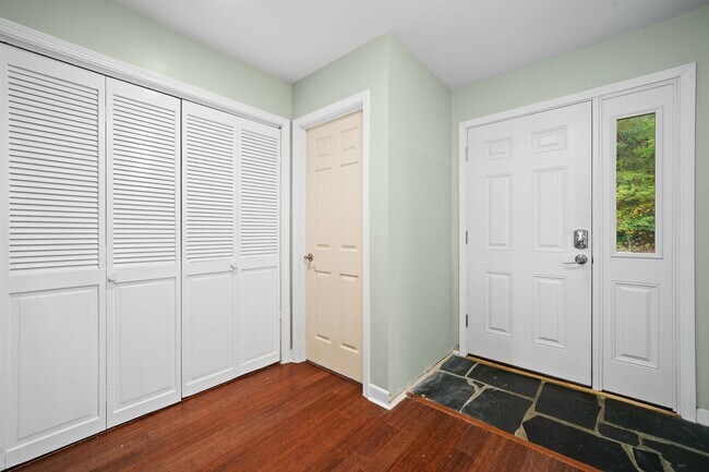 Building Photo - 3 Bedroom, 2.5 Bath Condo on the Pebble Creek Golf Course