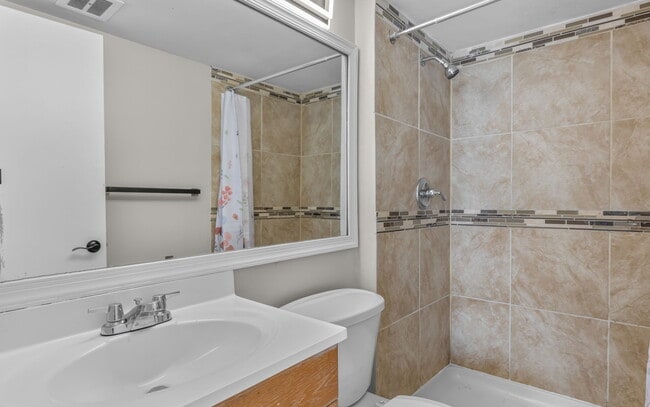 Building Photo - 809 Hampstead Ct