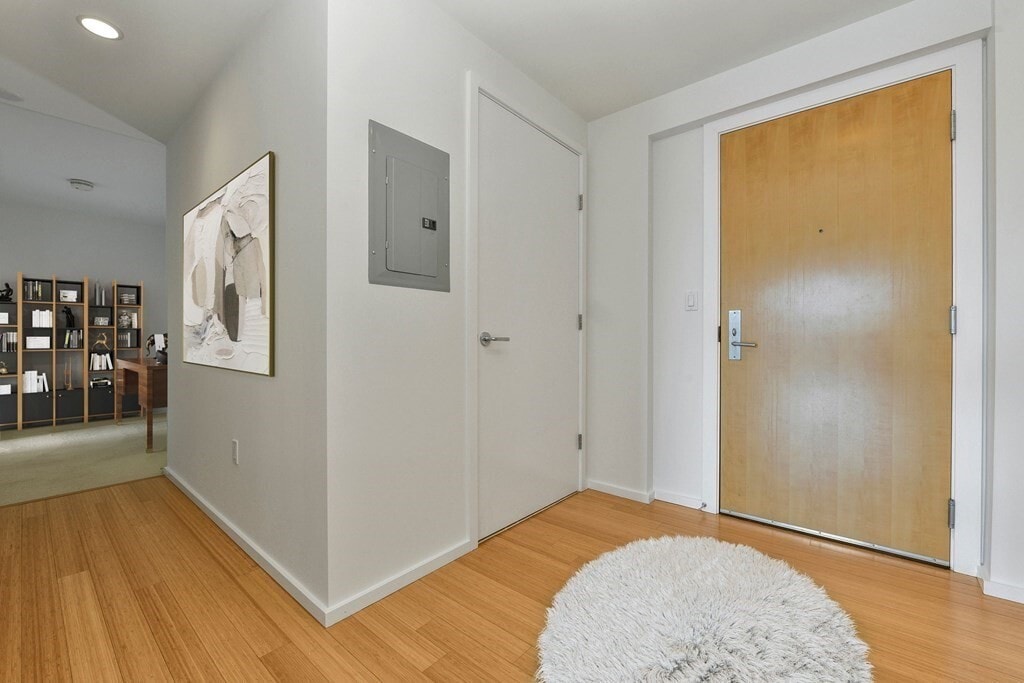 Building Photo - 2 Earhart St