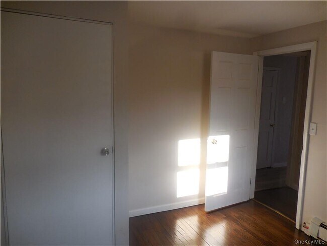 Building Photo - 14 Maurice Ln