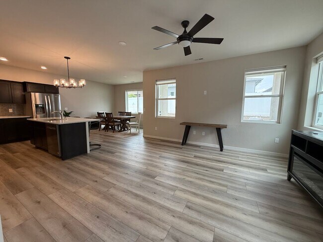 Building Photo - Stylish 2023 Home for Rent | 4 Bed • 2.5 Bath • Prime North Grand Junction Location