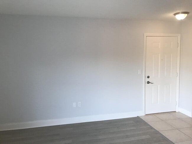 Building Photo - 492 Banyon Tree Cir