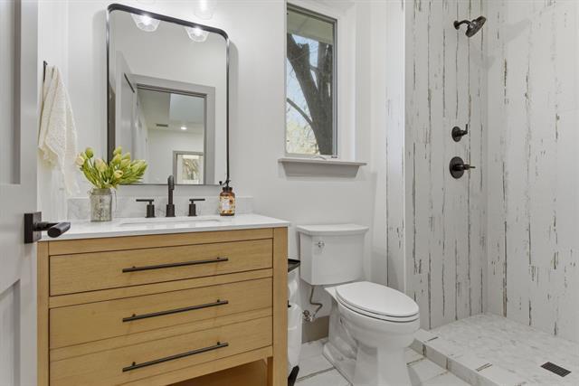 Building Photo - 819 Dubois St