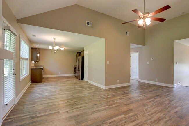 Building Photo - 1121 Cardinal Creek Dr