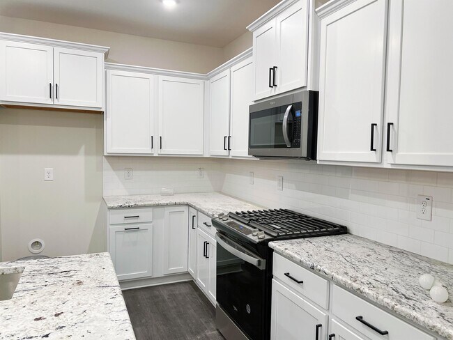 Building Photo - 1106 Crater Lake Way