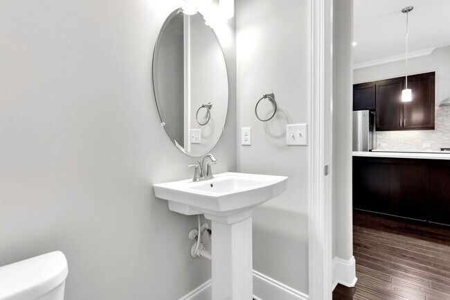 Building Photo - Stunning Executive Townhome in Gated Brook...