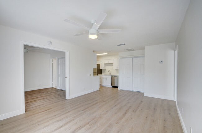Building Photo - 614 Executive Center Dr