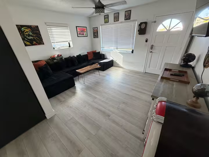 Building Photo - 5758 20th Ave N