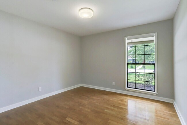 Building Photo - 5419 Dumfries Dr