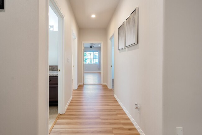 Building Photo - 5392 NW Crady Ln