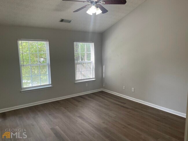 Building Photo - 4014 Carisbrook Dr