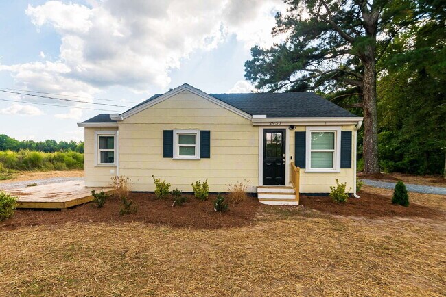 Primary Photo - Charming 2-Bedroom Home in Smithfield!