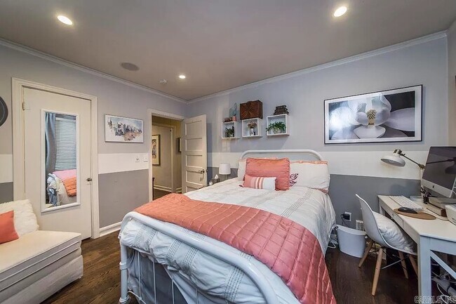 Building Photo - 1717 N University Ave