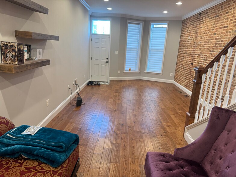 Living room - 812 W 34th St