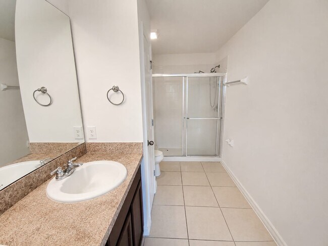 Building Photo - 140 Primrose Dr