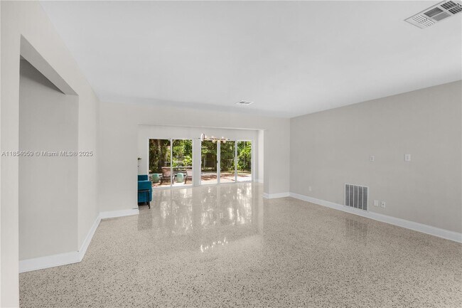 Building Photo - 340 NE 129th St