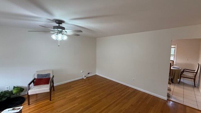 Building Photo - 484 Main St