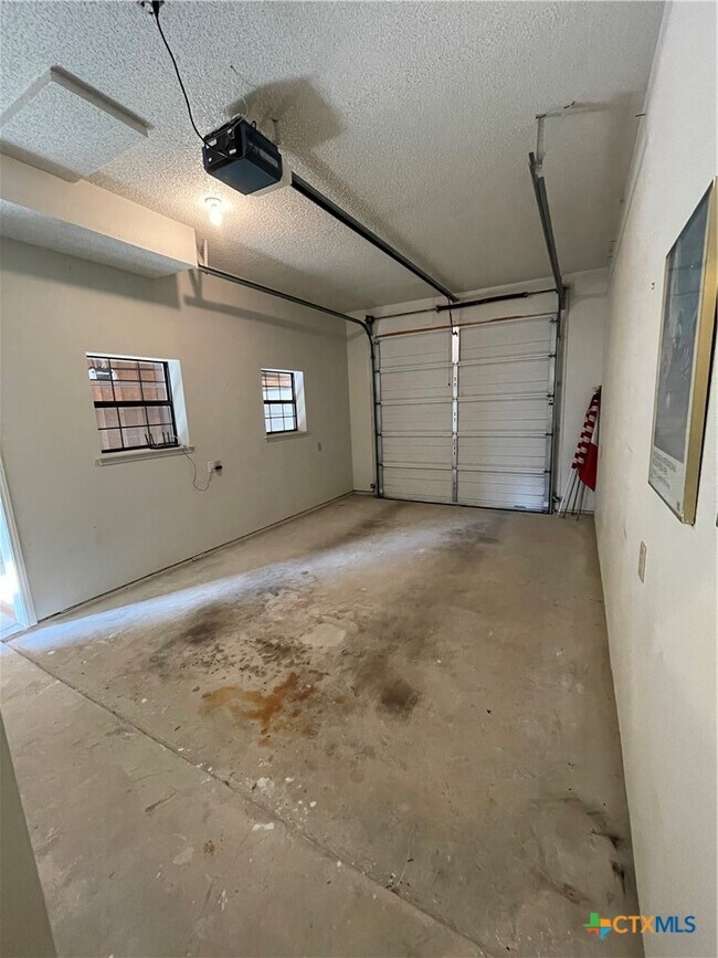 Building Photo - 1375 Canyon Trce