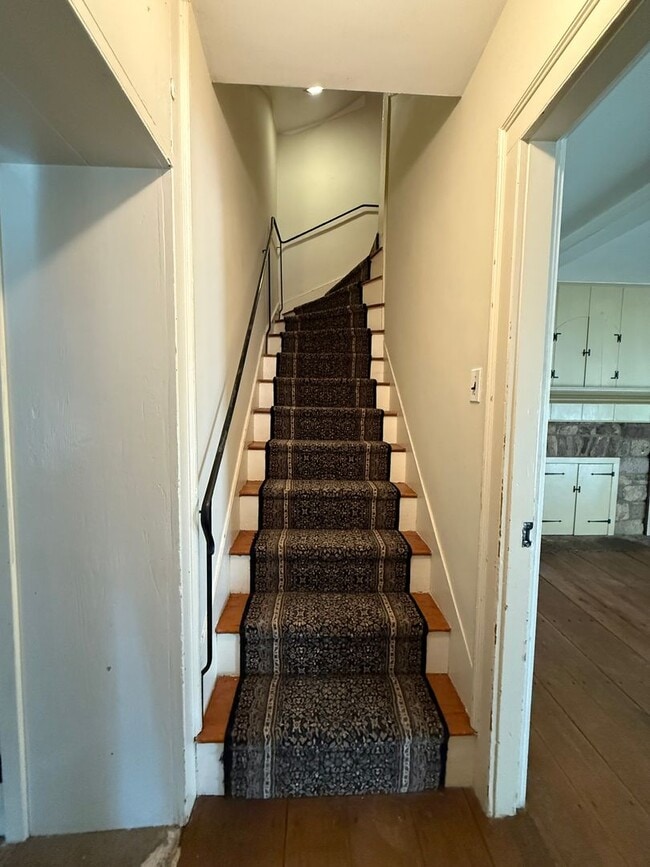 Building Photo - Charming Doylestown Modern Farmhouse