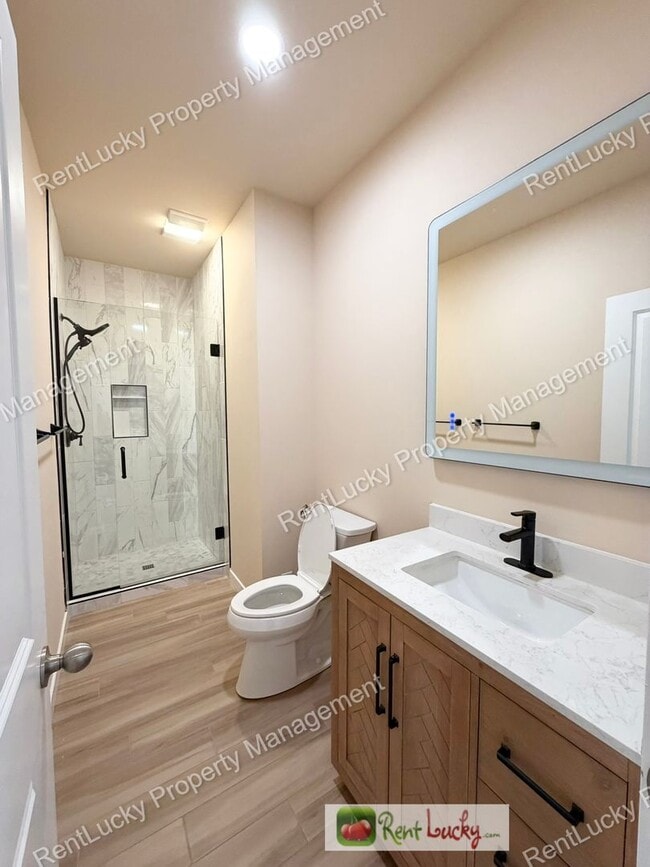 Building Photo - Amazing 5 Bedroom Home in Bothell with Gorgeous Finishes and Large Family Room!