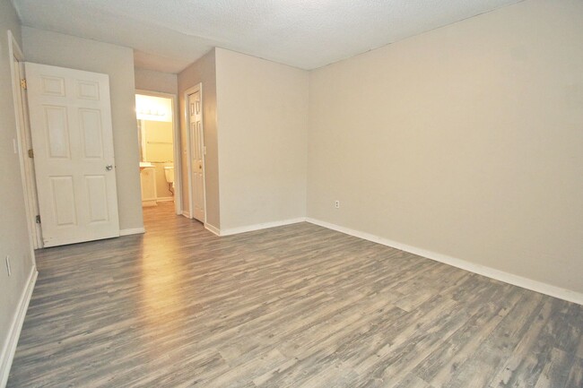 Building Photo - 2 Bedroom, 2 Bath Condo at Village Creek -...