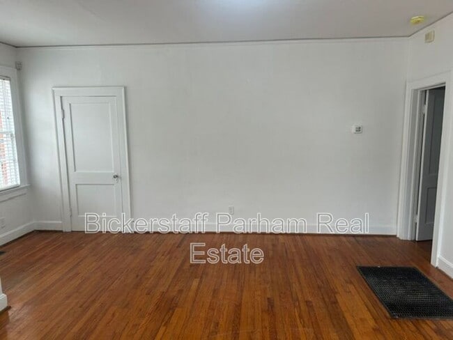 Building Photo - 925 Cooper Ave