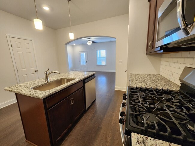 Building Photo - Gorgeous New Construction Home in Lebanon'...