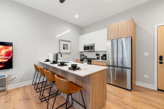 Building Photo - 6044 N Winthrop Ave