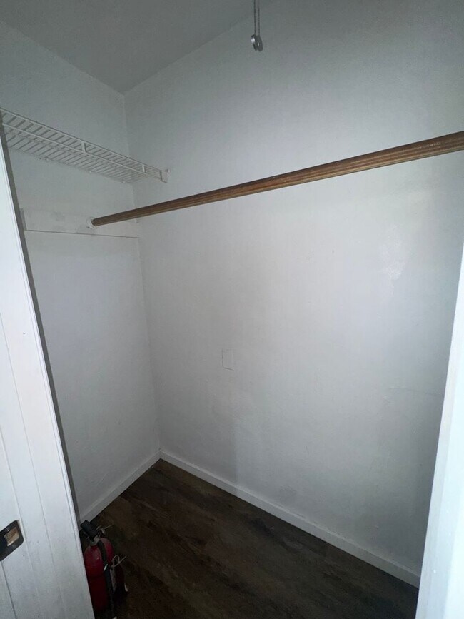 Building Photo - Spacious 2-Bedroom Duplex in Prime Gainesv...