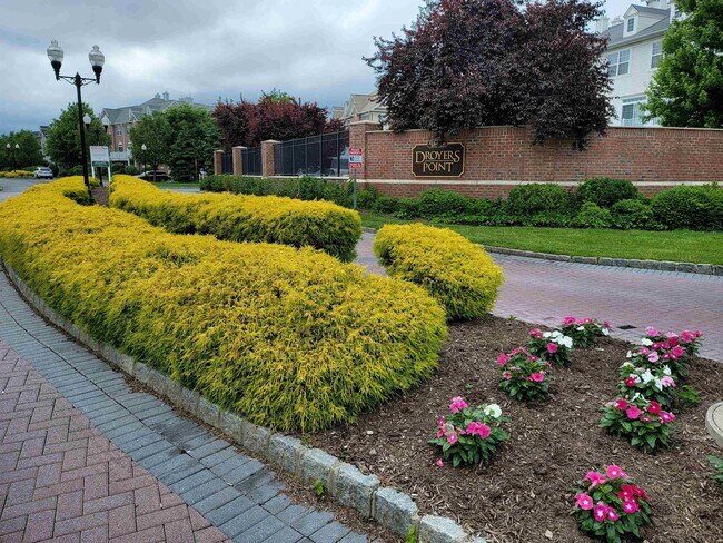 Building Photo - 13 McMartin Ct