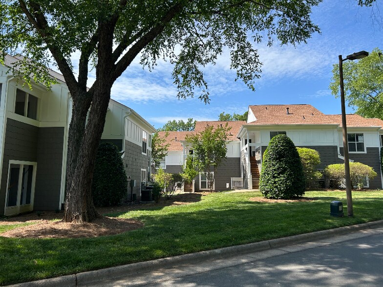 Building Photo - 761 Southwest Dr
