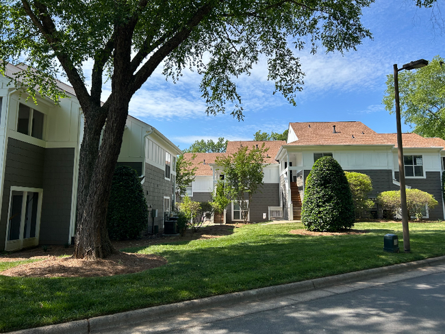 Building Photo - 761 Southwest Dr
