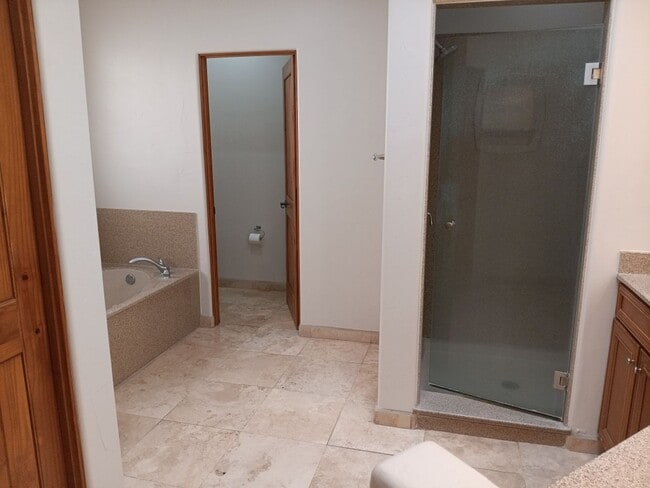 Building Photo - 3 Bedroom, 2 Bathroom! Lovely Home!