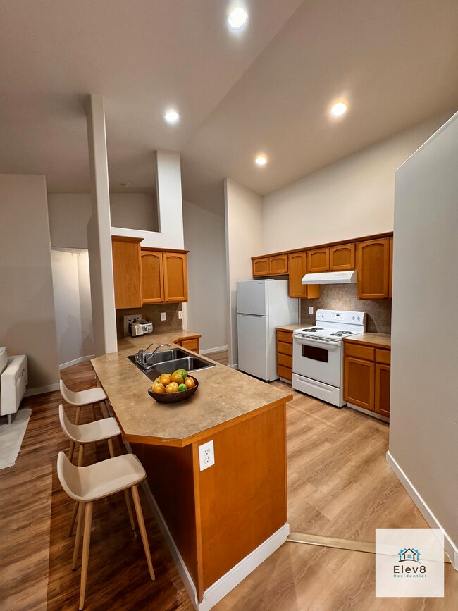 Building Photo - Modern Duplex Living in South Hill – Welco...