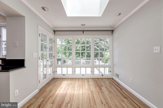 Building Photo - 4811 Drummond Ave