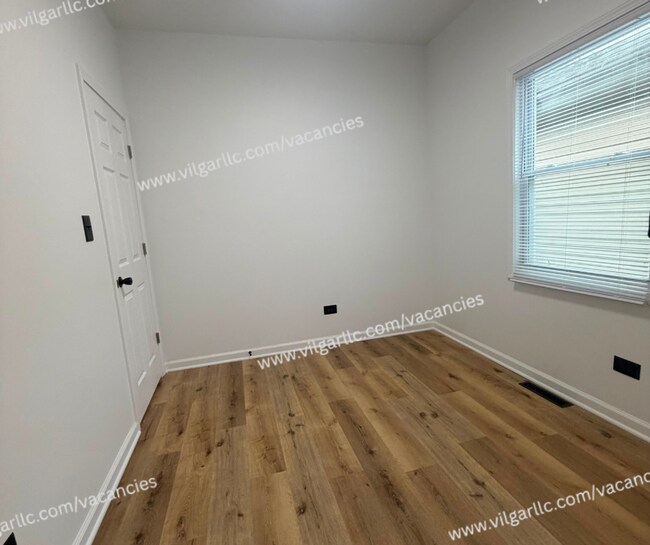 Building Photo - 4627 Hickory Ave