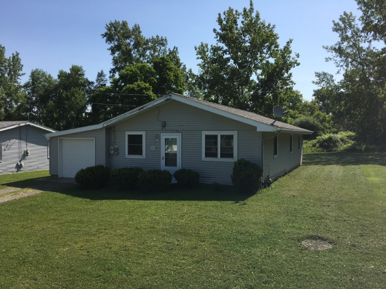 Primary Photo - 272 F Berry Rd