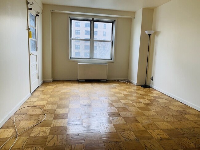 Building Photo - 225 St Pauls Ave